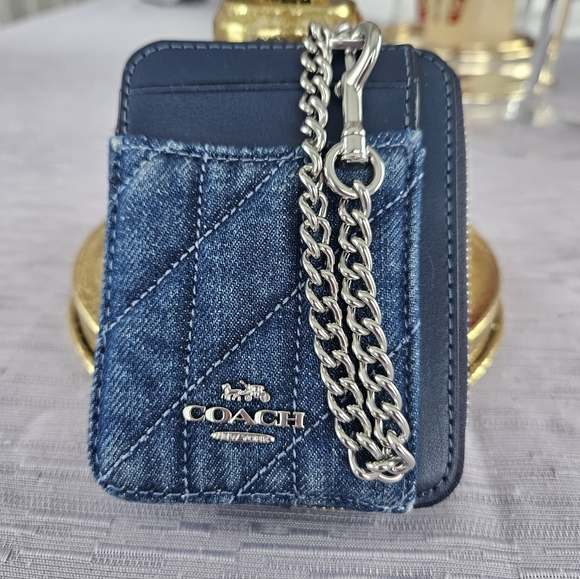 Coach Handbags - Coach Zip Card Case